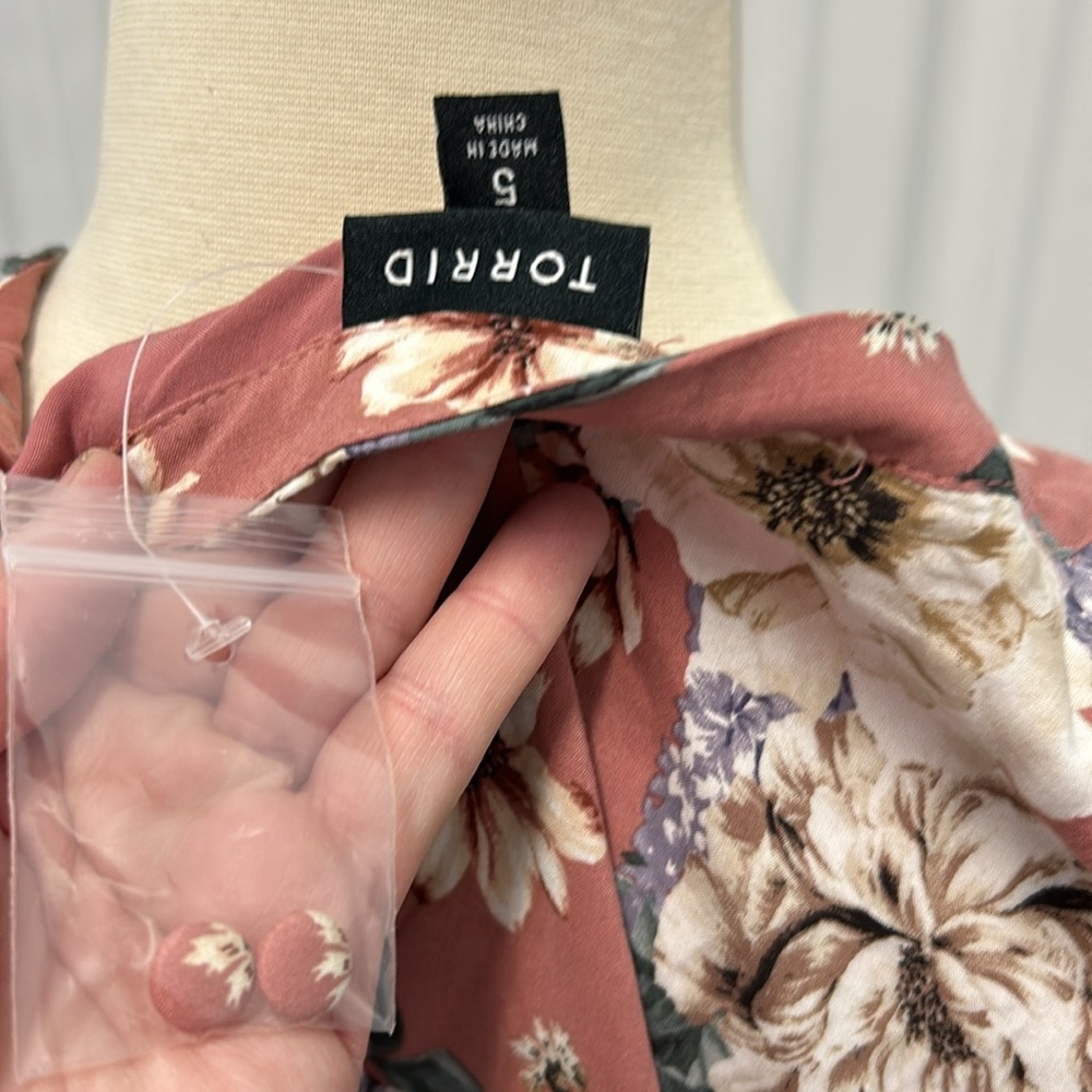 NWT two Torrid short sleeved floral blouses - Picture 8 of 15
